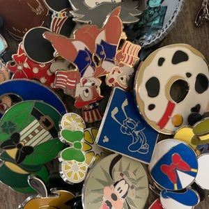 Random pack of 40 Disney pins